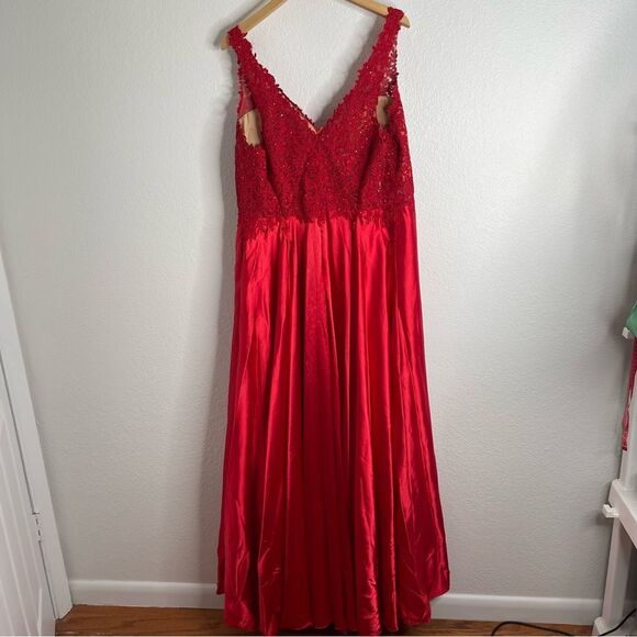 Faviana Red Satin Lace Bodice Gown Maxi Formal Dress Size 20W - Picture 7 of 7